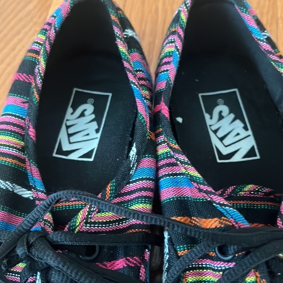 Vans - Picture 4 of 6